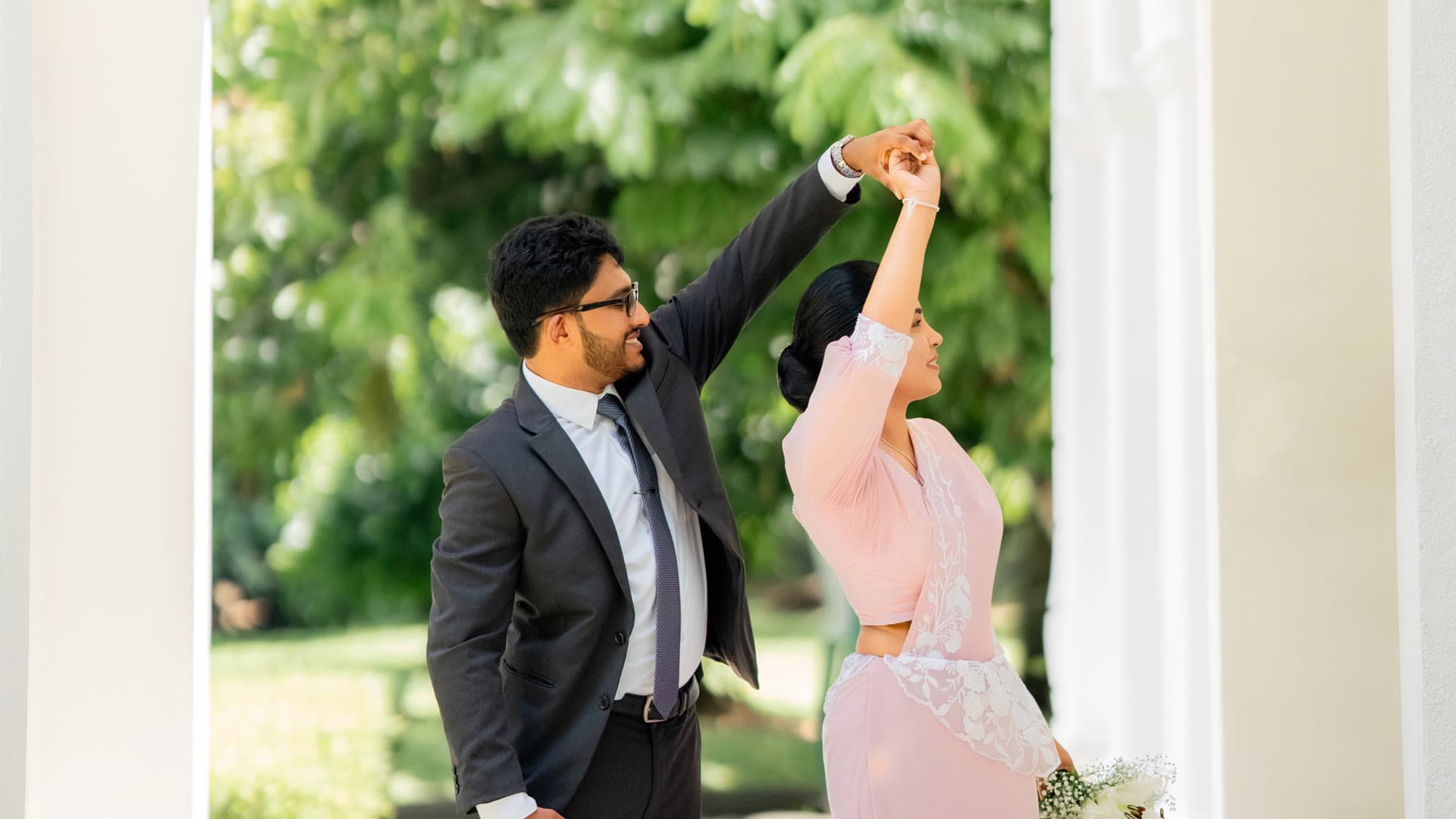 Hiruni and Ravindu dancing beneath an archway